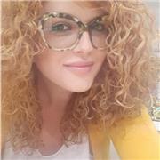 Professoressa di italiano, impartisce lezioni di doposcuola a ragazzi di elementari, medie e superiori